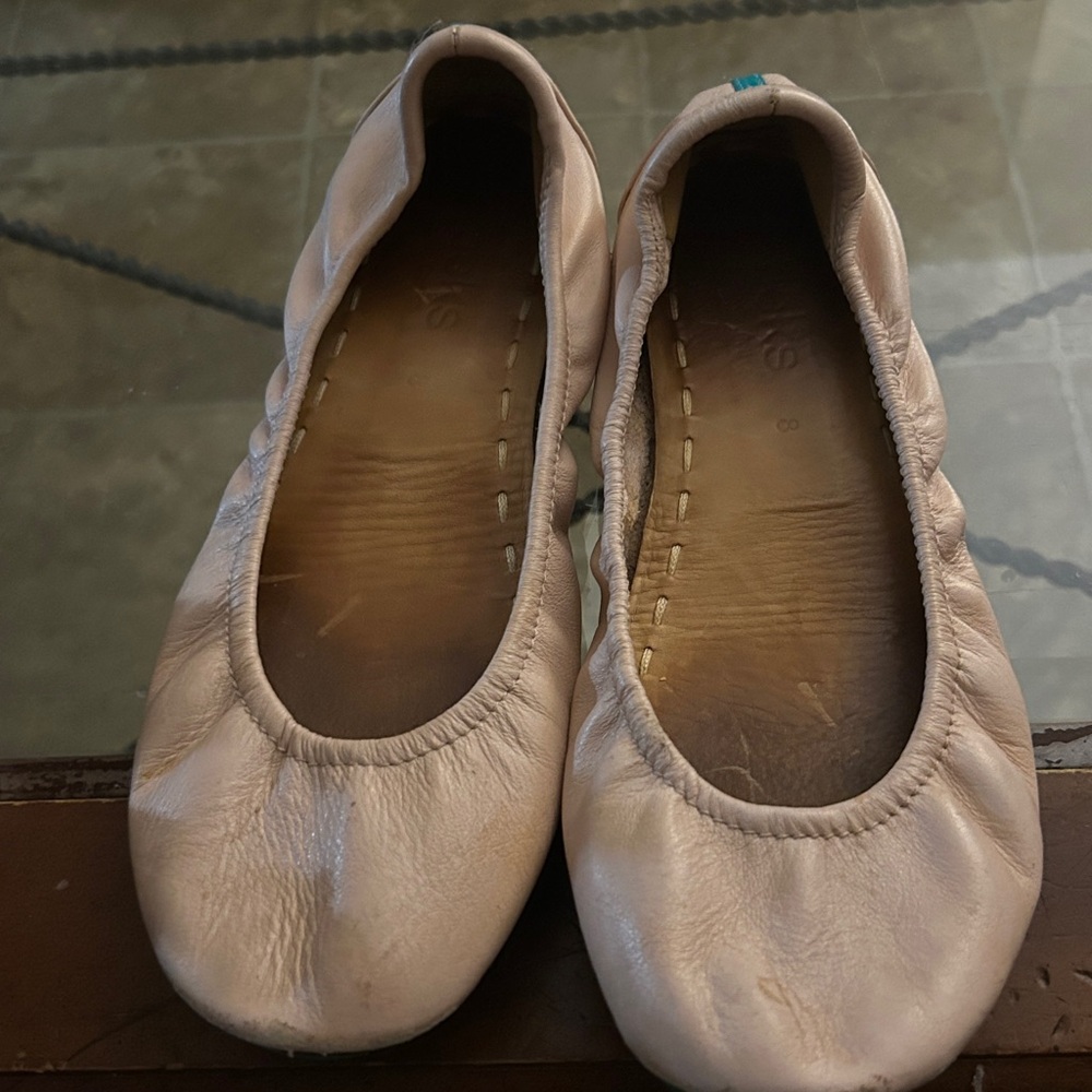 Ballerina pink Tieks Sz8 great preowned condition. Minor scuffs